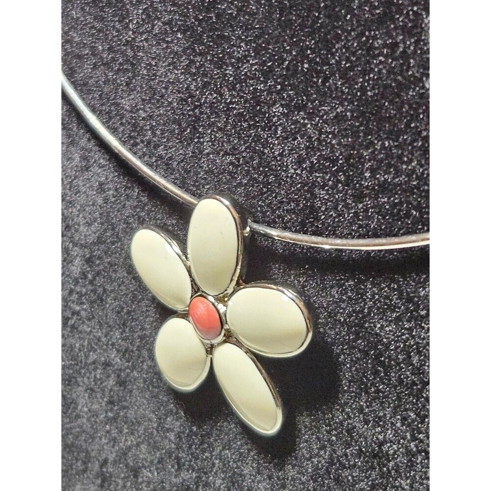 *Sale* Lia Sophia silver tone flower choker necklace 13" - Picture 6 of 12